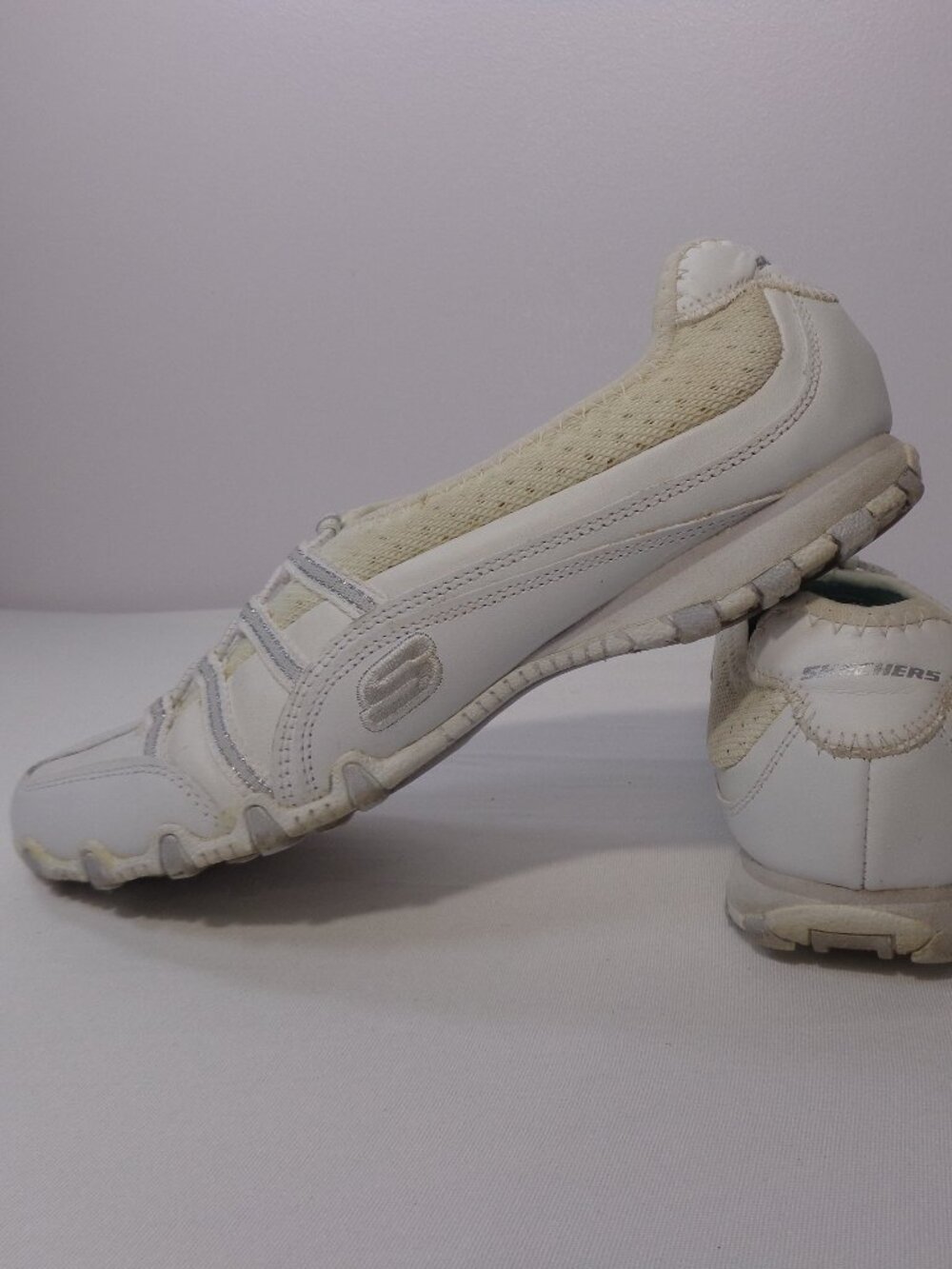 SKECHERS White Silver Bikers Leather Slip-on Athletic Sneakers Shoes Womens Sz 7